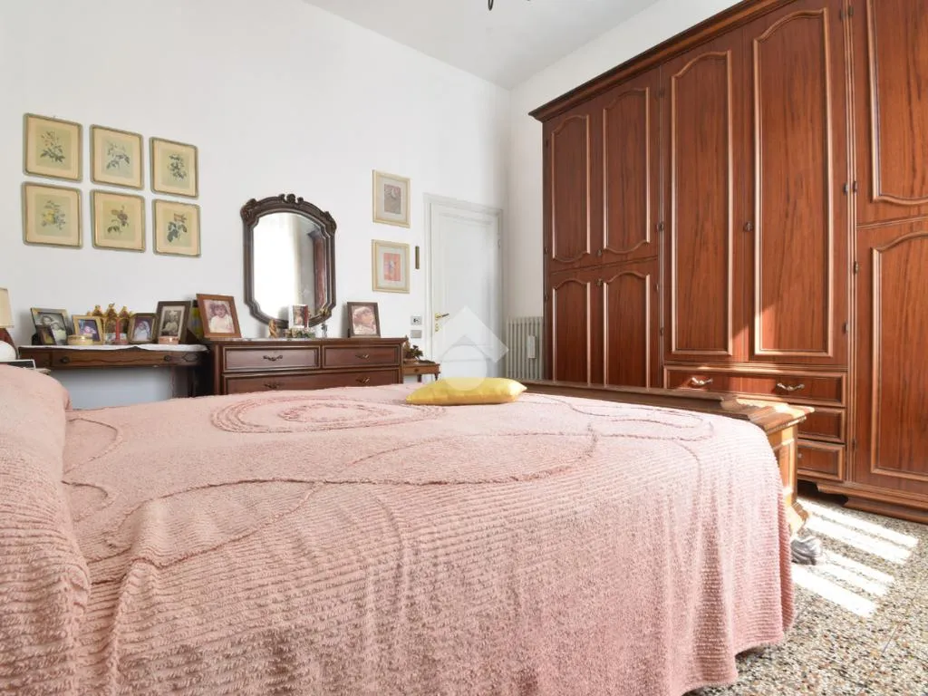 Chambres - 4-Room Apartment with Balcony in Florence