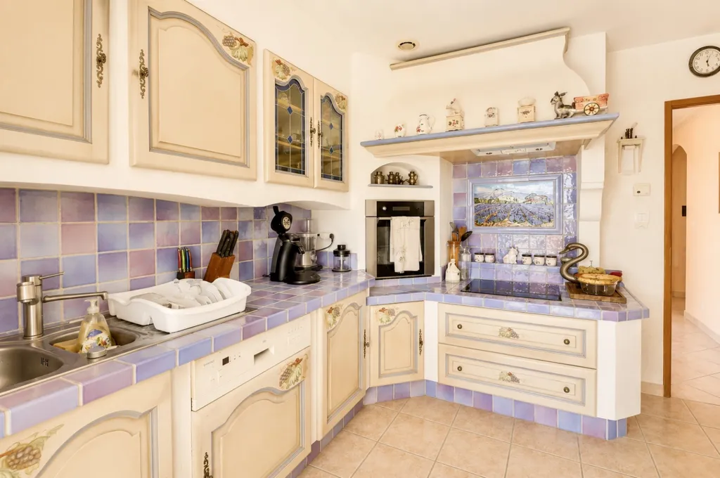 Cuisine - Maison Familiale avec Piscine et Vue Dominante à Château-Gombert