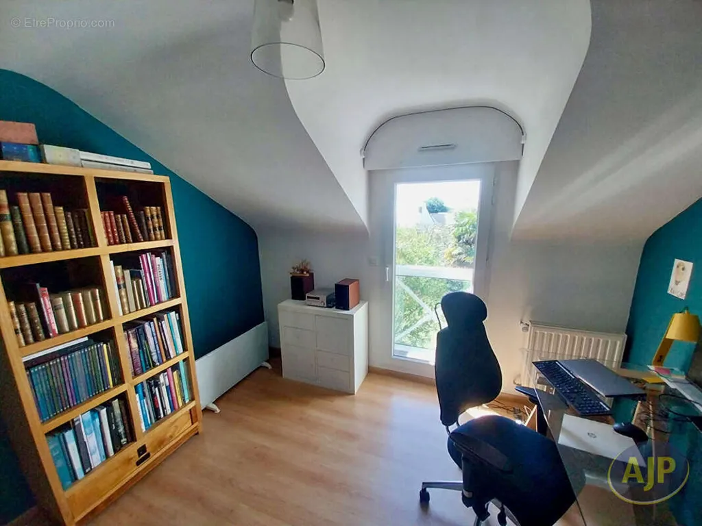 Bureau - Villa d'Architecte avec Jardin à Saint-Marc-sur-Mer