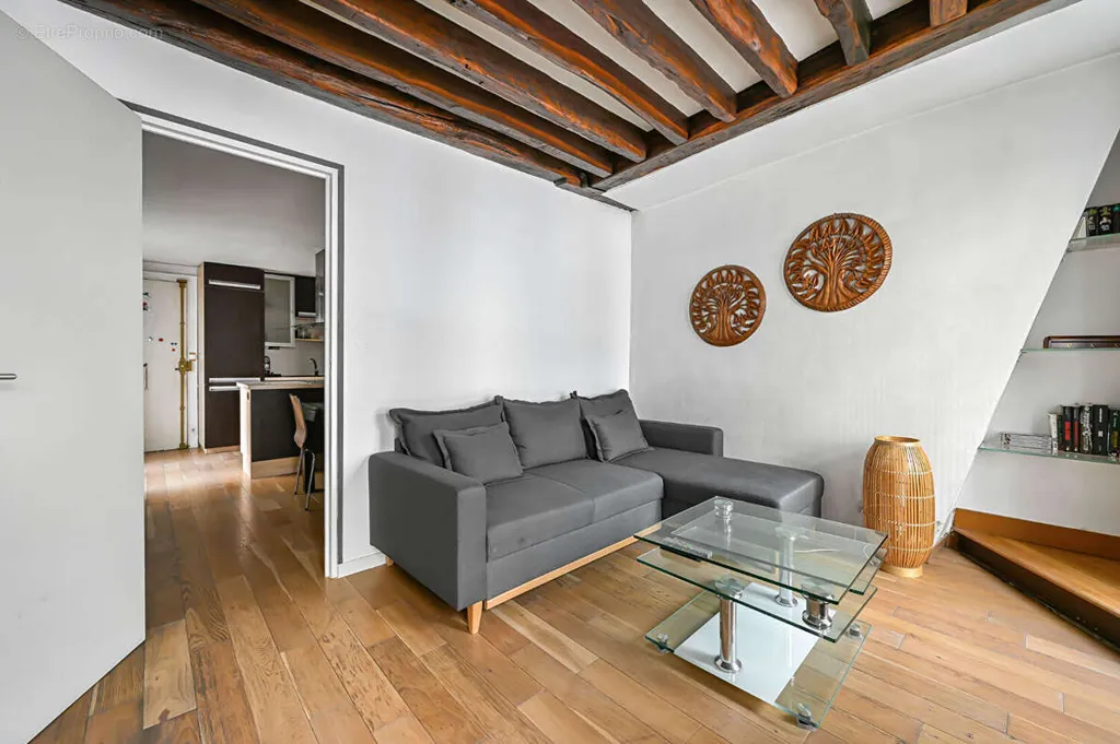 Séjour - Appartement Parisien avec Charme au 3ème Étage