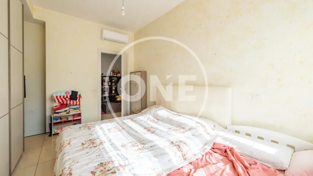 Chambres - Rear-Facing Apartment with Balcony in Finocchio, Rome