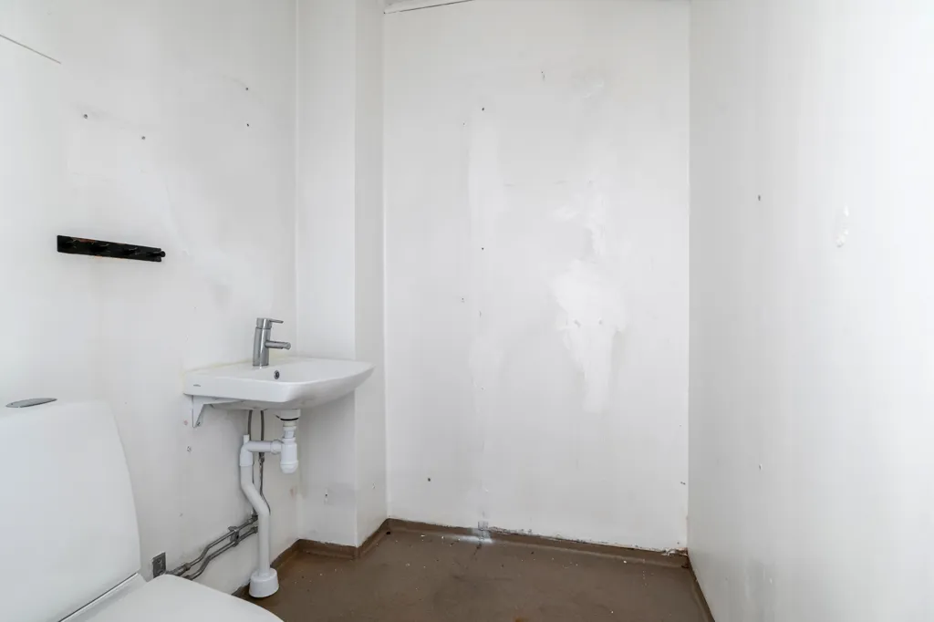Vannitoad - City Centre Apartment with Development Potential in Helsingborg