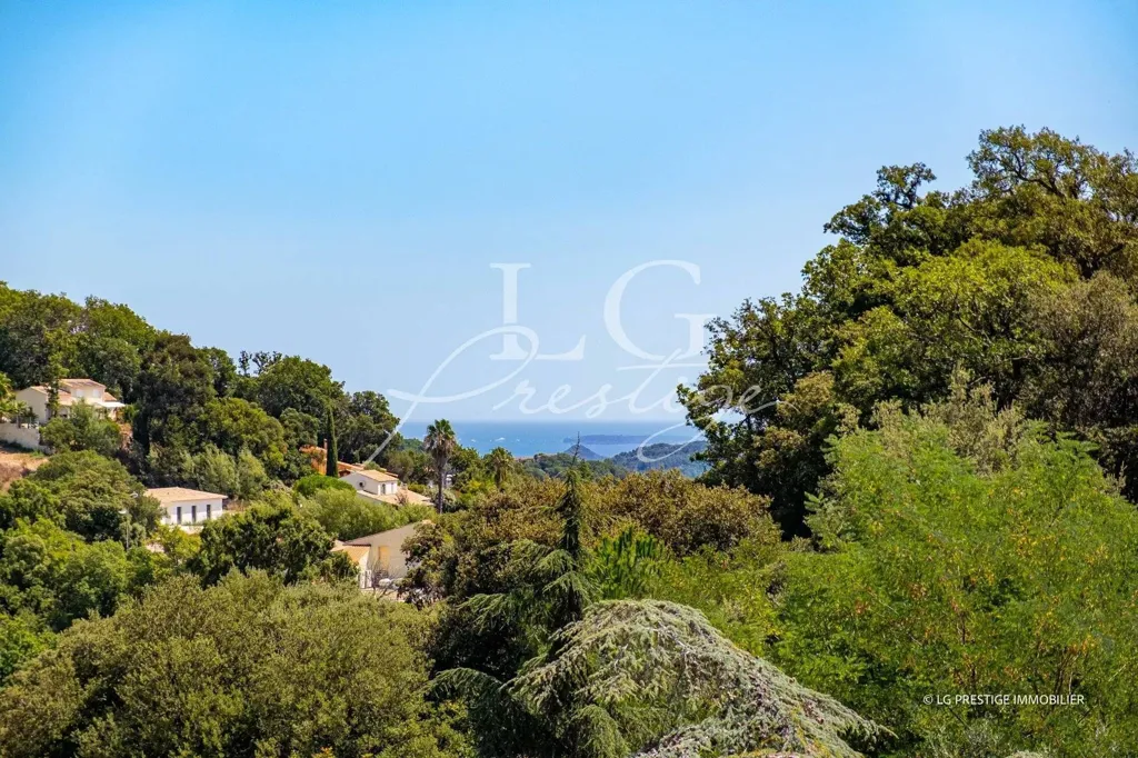 Garden - Contemporary Residence with Pool in Esterel