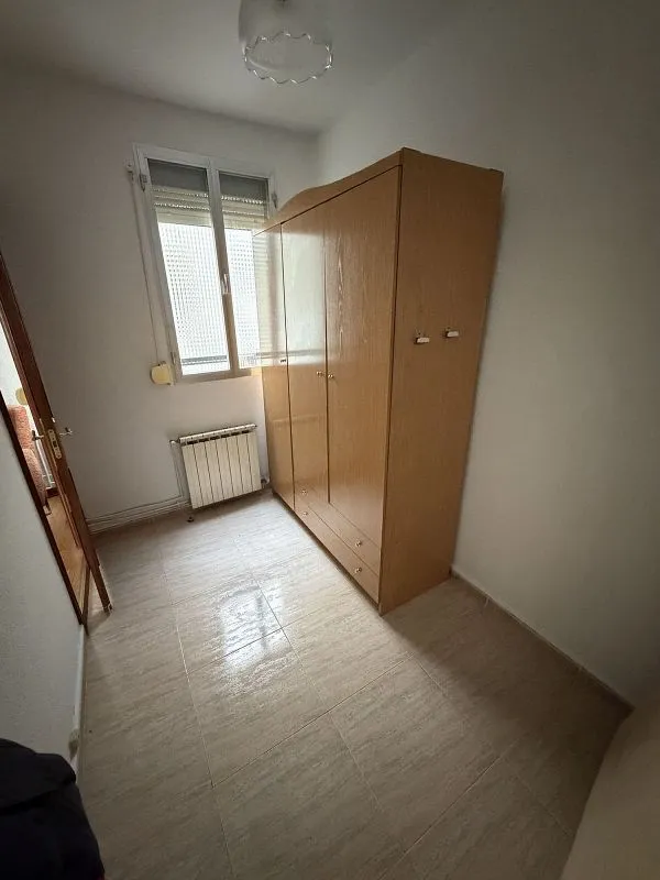 Chambres - 3-Bedroom Flat with South Orientation in Chamberí