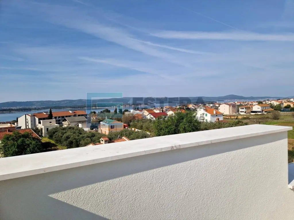 Terrasse - Modern Studio with Sea View in Sveti Filip i Jakov