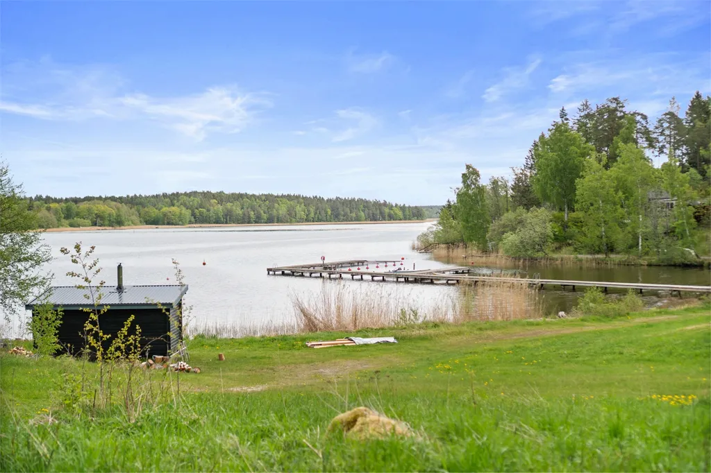Giardino - Cottage with Lakeside Access near Mälaren
