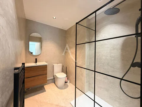 Salles de bain - Appartement Meublé avec Interphone à Reims Clairmarais