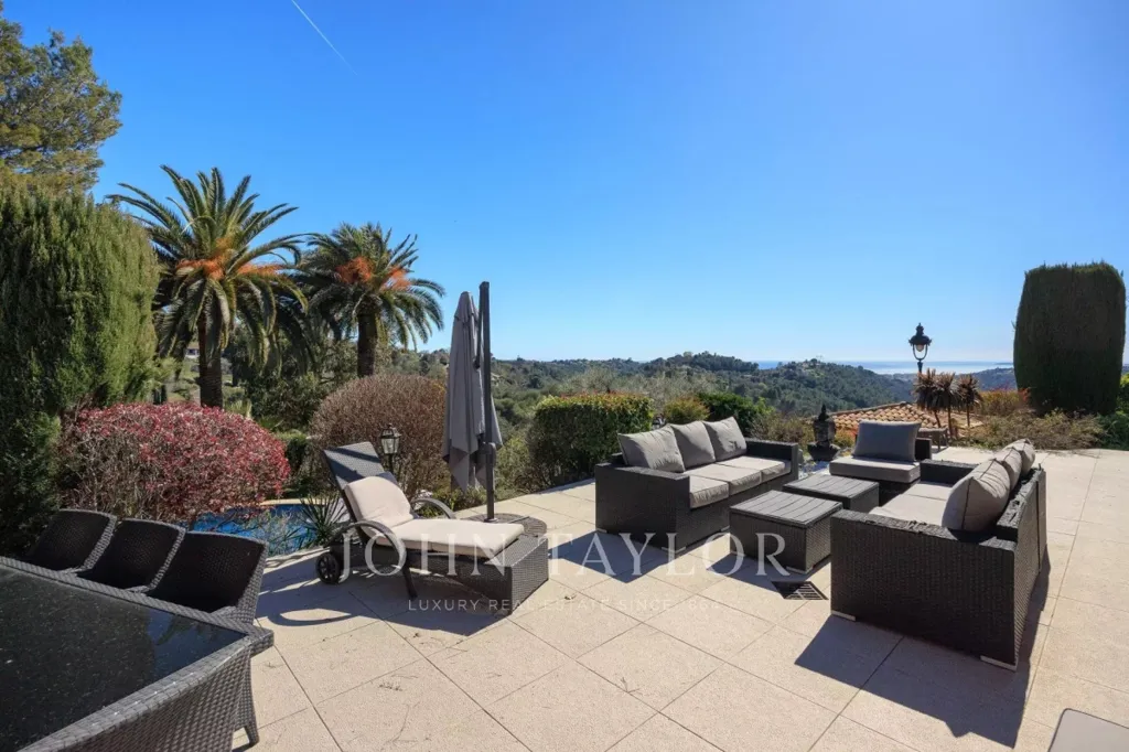 Terrasse - Villa avec Vue Mer et Piscine à La Gaude
