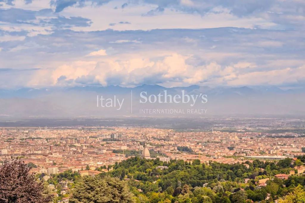 Luxury Villa Apartment with Panoramic Views in Turin