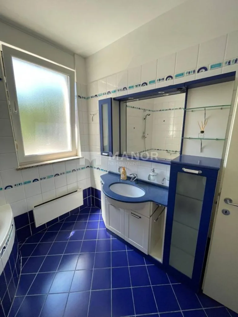Vannitoad - Apartment with Two Balconies in Volosko, Opatija