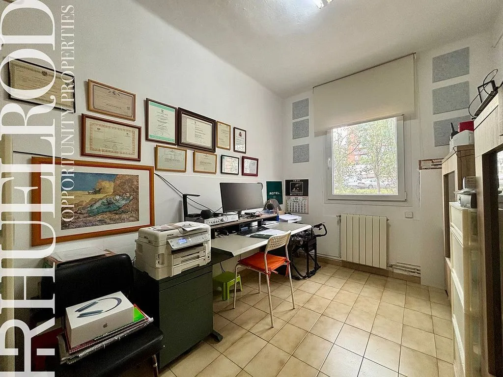 Kabinet - Bright Apartment with Balcony in Barcelona