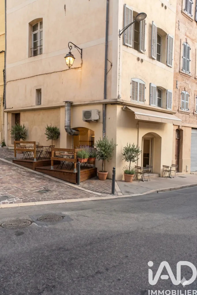 Välivaade - Restaurant with Terrace in Marseille Panier