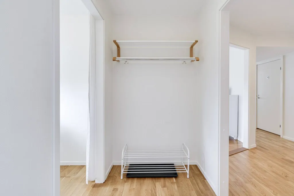 Entrée - Apartment with South-Facing Balcony in Örebro