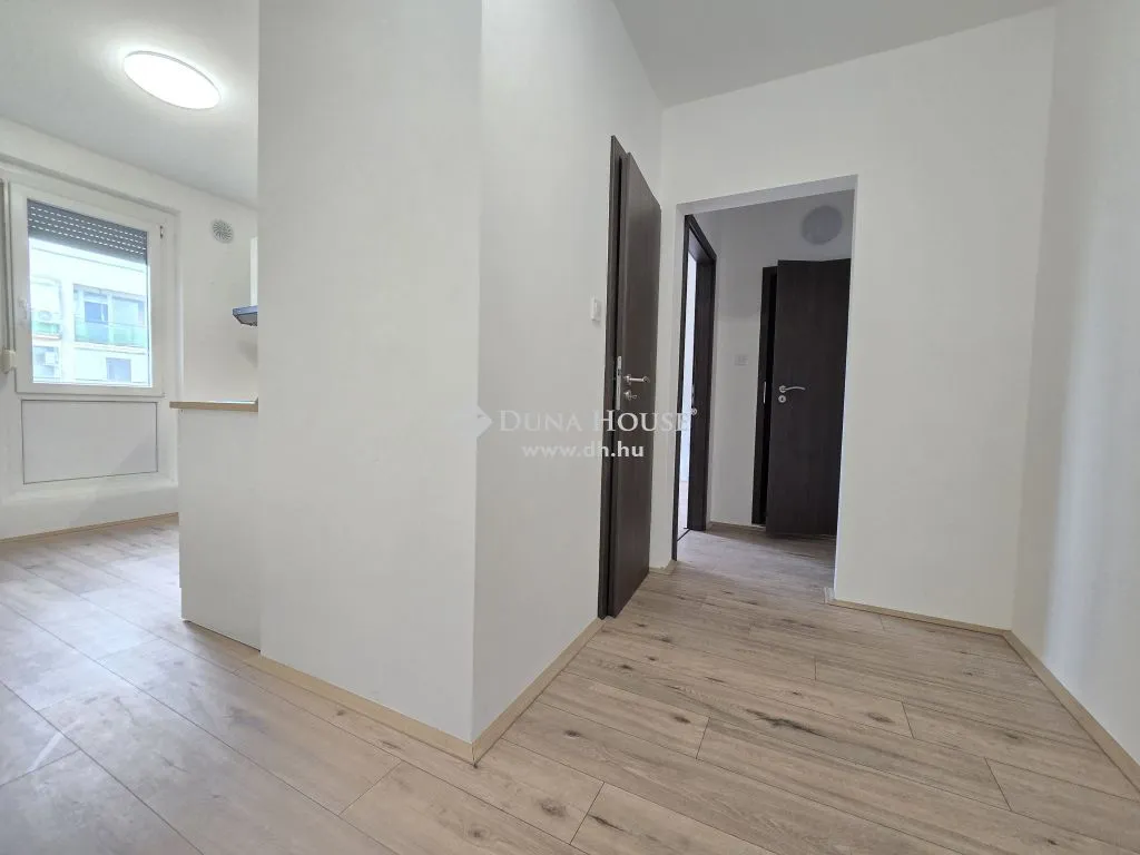 Ingresso - Modernised Apartment with Balcony in Kertváros, Pécs