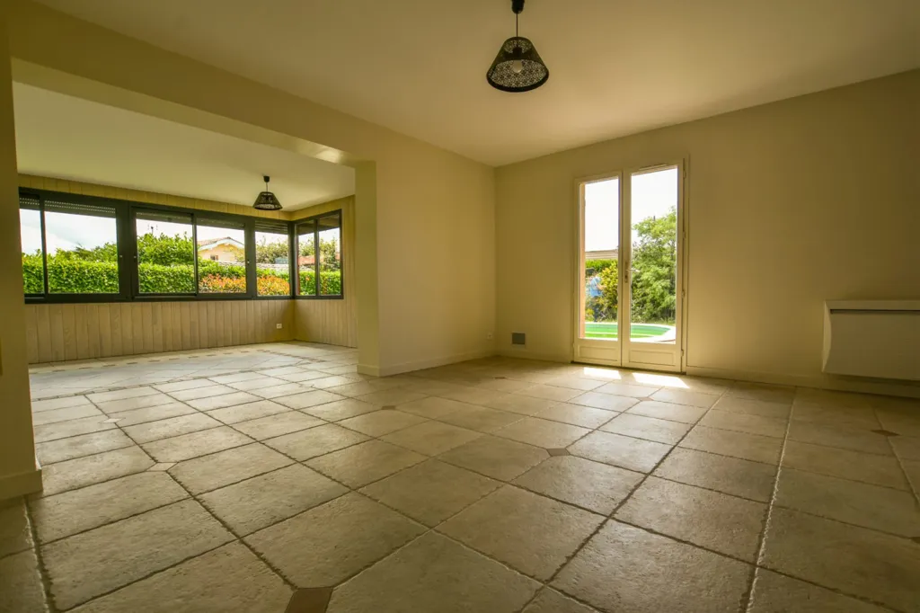 Séjour - Villa Rénovée avec Piscine à Biganos