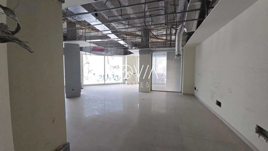 Rooms - Commercial Space with Street Frontage in Valencia