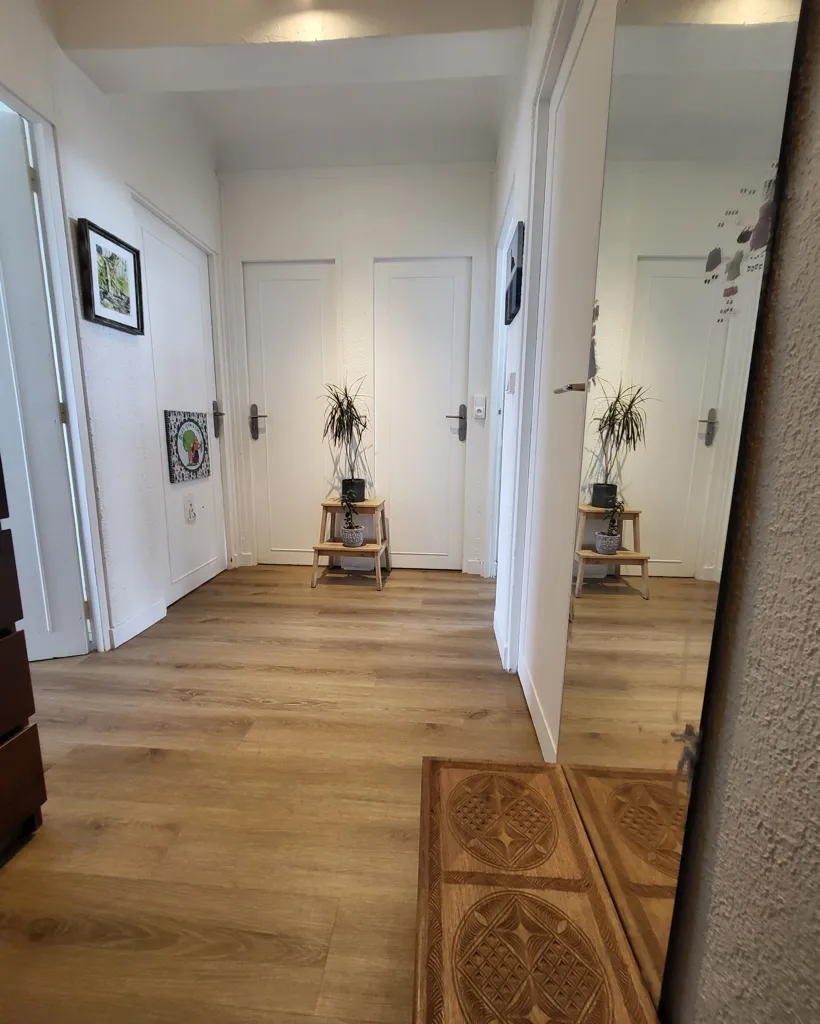 Hallway - 3-Piece Flat with View in Rueil-Malmaison