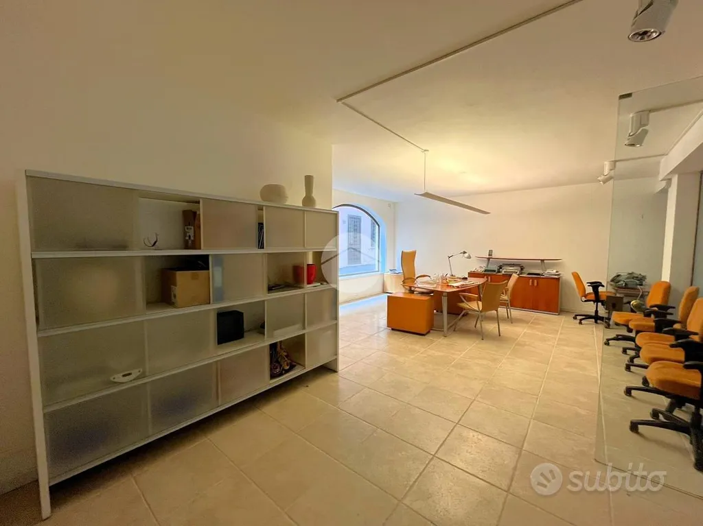 Bureau - Office with Parking in Desenzano del Garda