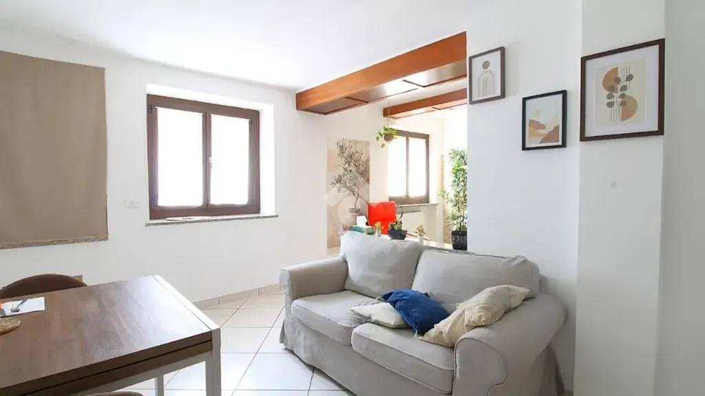 Elutuba - Rustic-Style Flat with Balcony in Villastellone