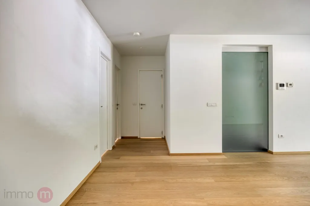 hallway_entrance