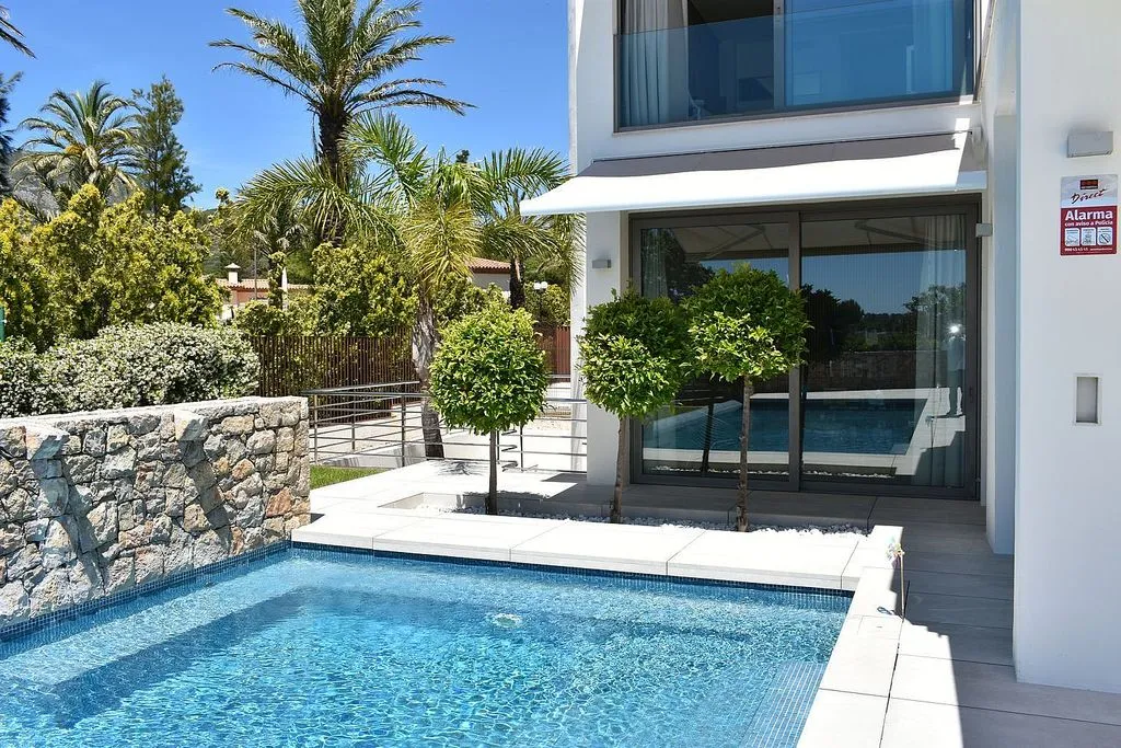 Piscine - Chalet with Pool and Terrace in Bonmont