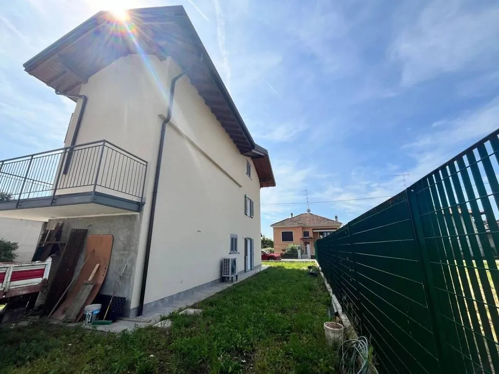 Extérieur - New Villa with Private Garden in Besnate