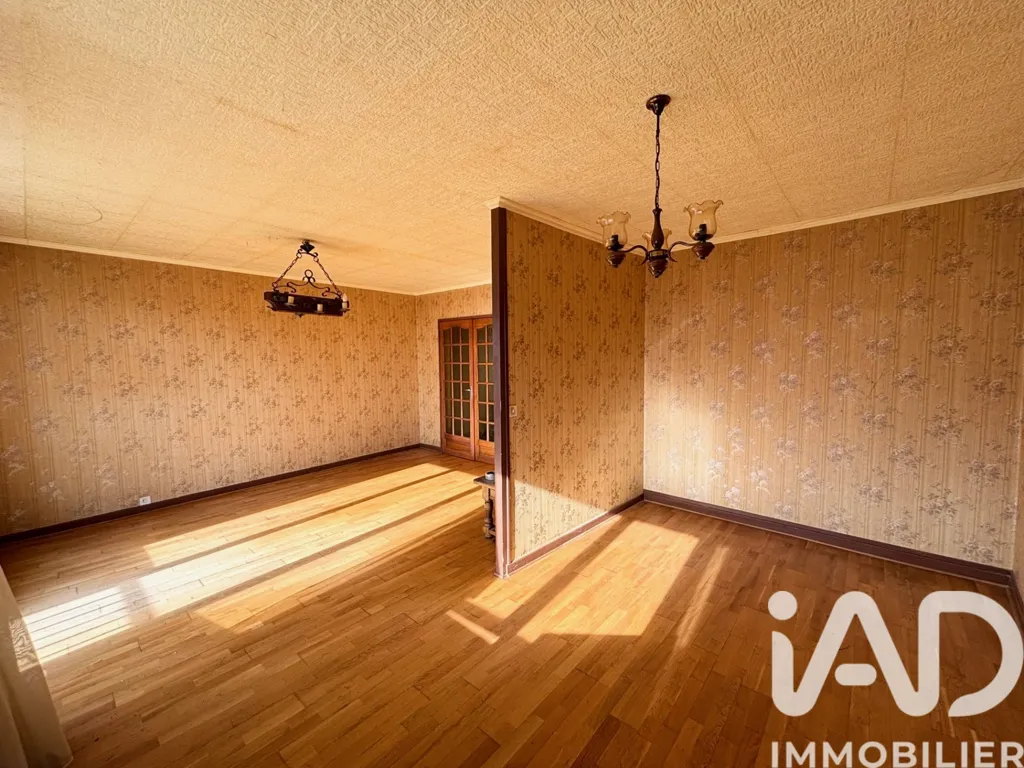 Toad - 3-Bedroom Apartment with Balcony in Châteauroux