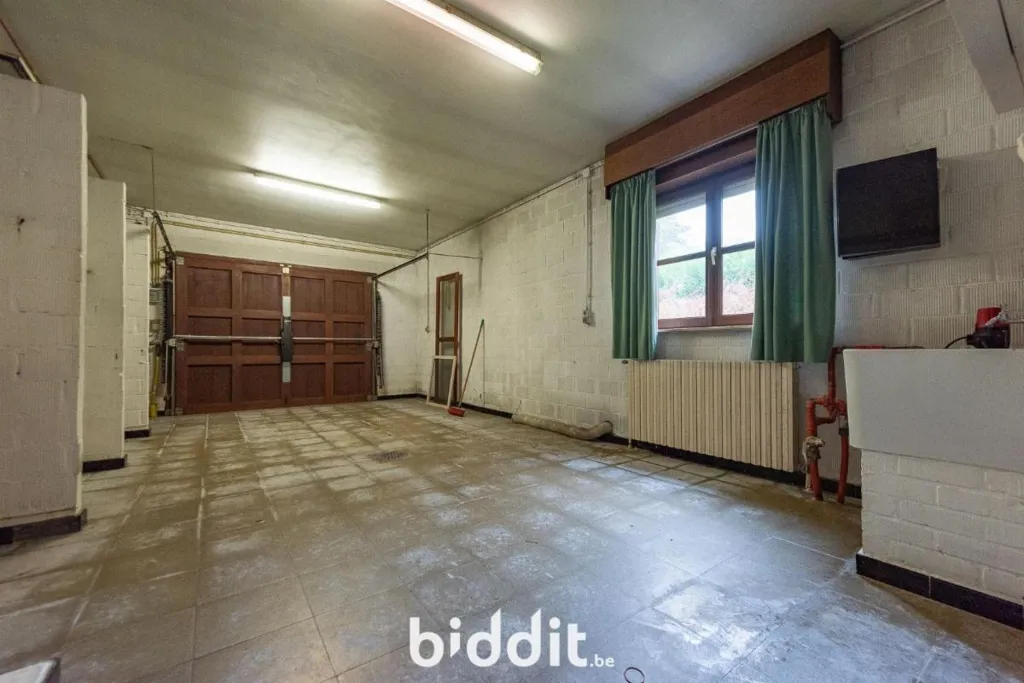 Garage - Residential House with Attic in Quiet Area