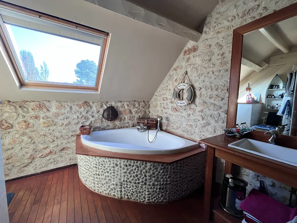Salles de bain - Maison de Caractère avec Piscine près de Bourges