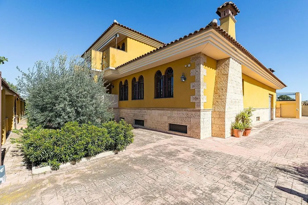 Exterior - Chalet with Andalusian Patio in Barriomar