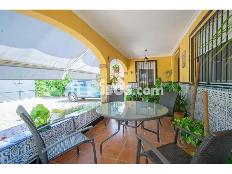 Terrass - Chalet with Extensive Garden in Nuevo Bulevar