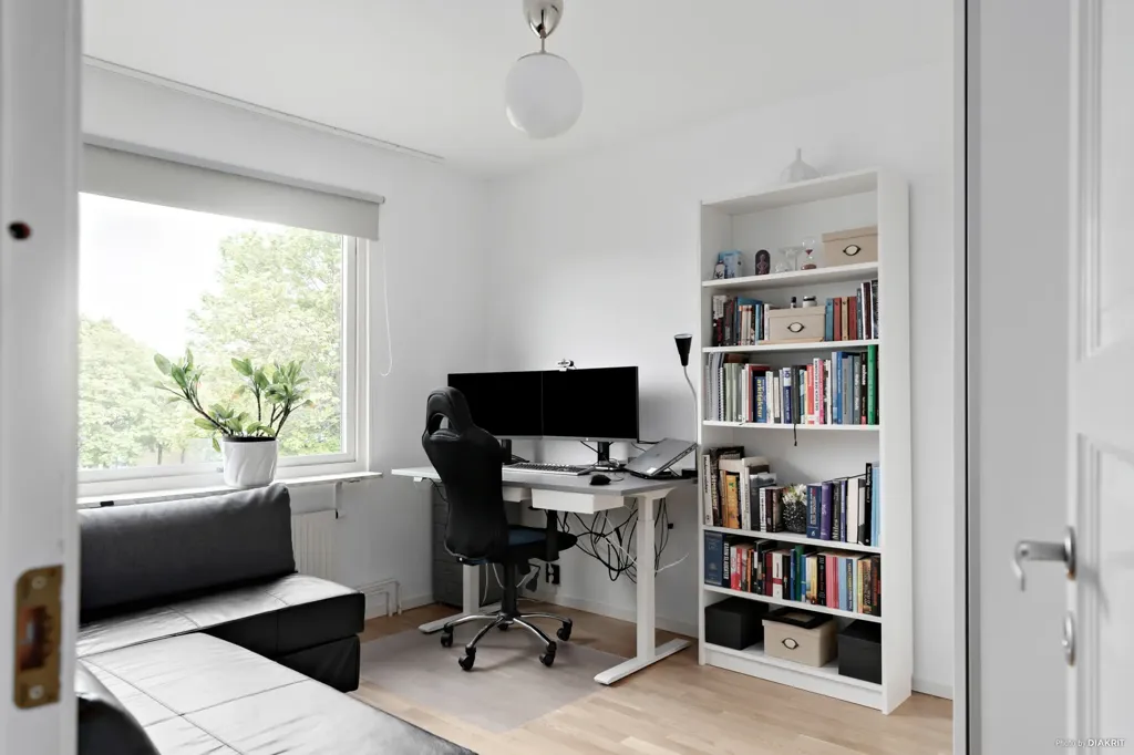 Bureau - Bright Apartment with Balcony in Skåne