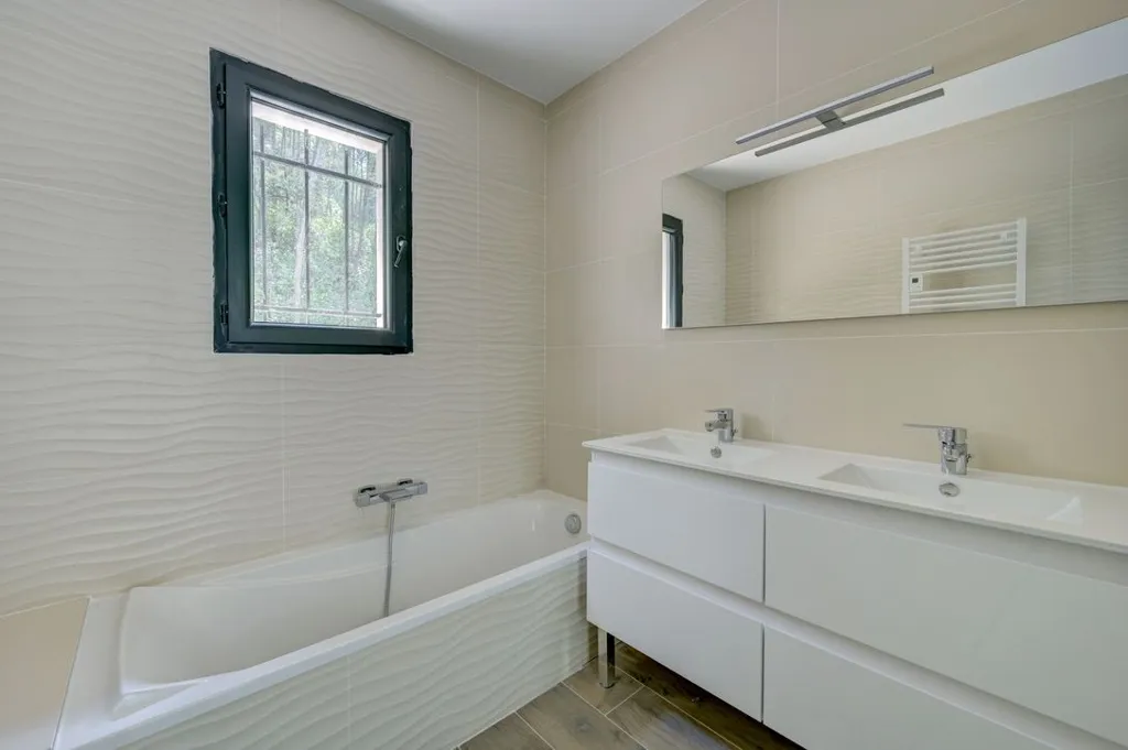 Bagni - Contemporary Villa with Pool in Roquevaire