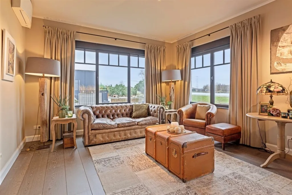 Elutuba - Duplex with Canal View in Zandhoven