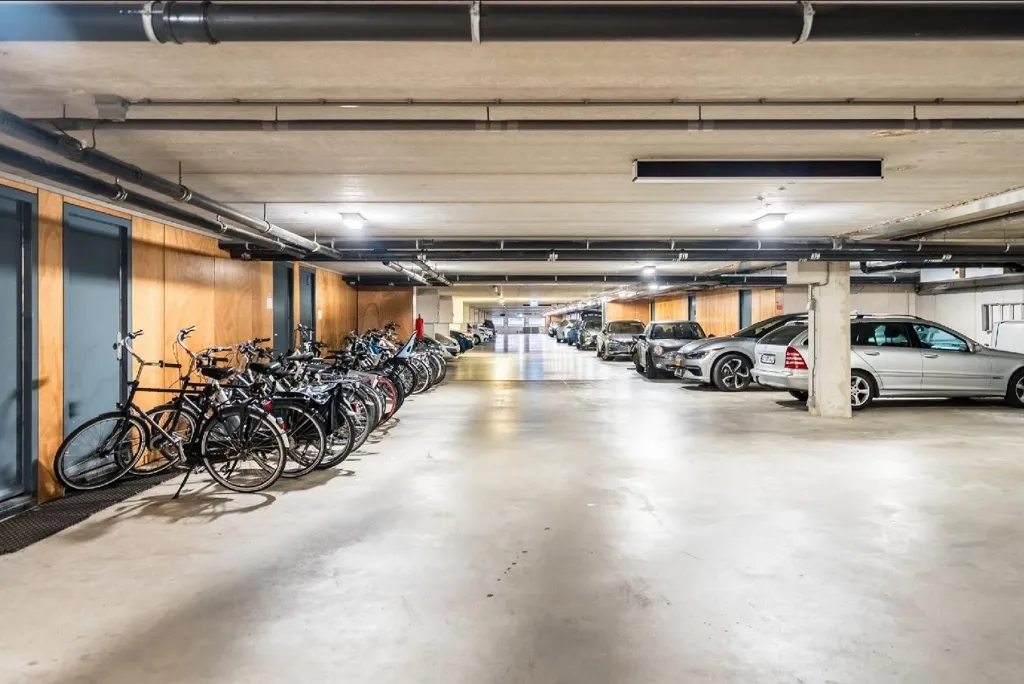 Garage - Luxury Apartment with Terrace in Amsterdam