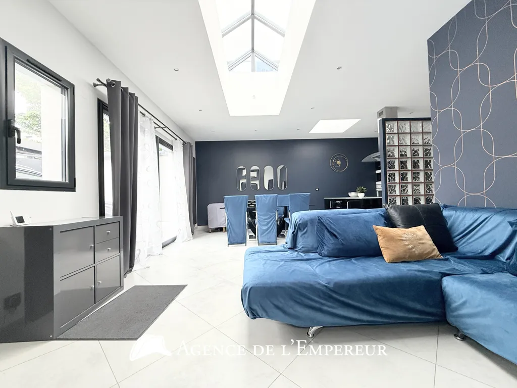 Living Room - Contemporary House with Panoramic Terrace in Rueil