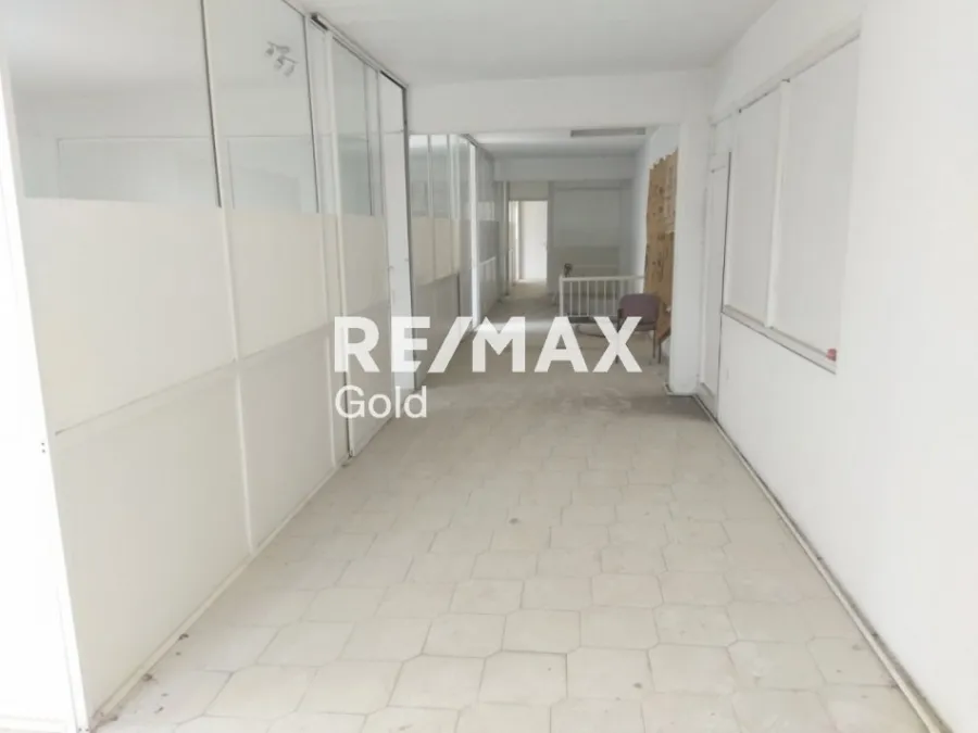 Entrée - Office Space with Parking in Kalochori