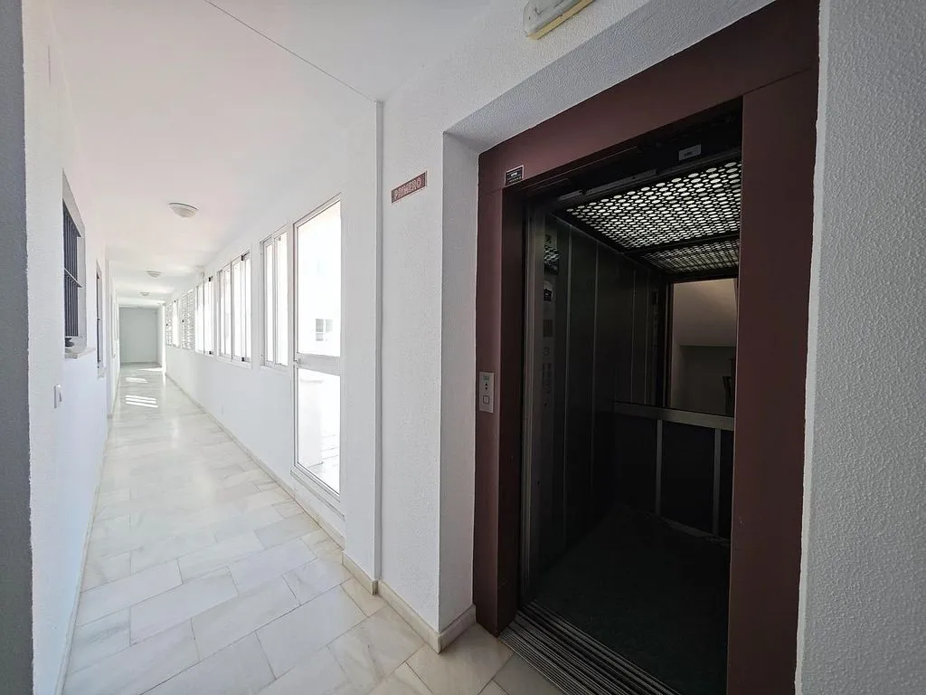 Hallway - Apartment with Balcony in Urban Centre, Chiclana