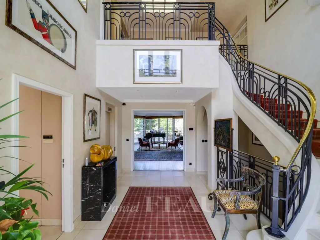 hallway_entrance