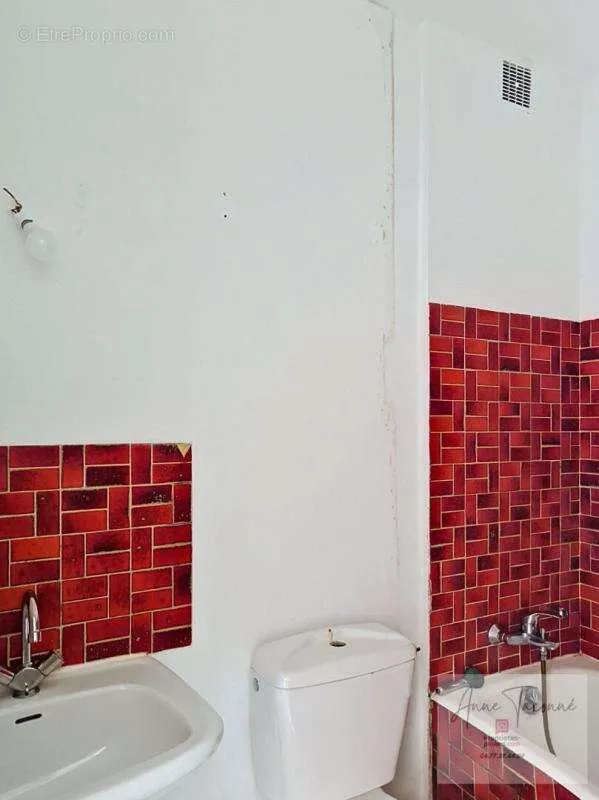 Salles de bain - Immeuble de Rapport en Centre-Ville à Pithiviers