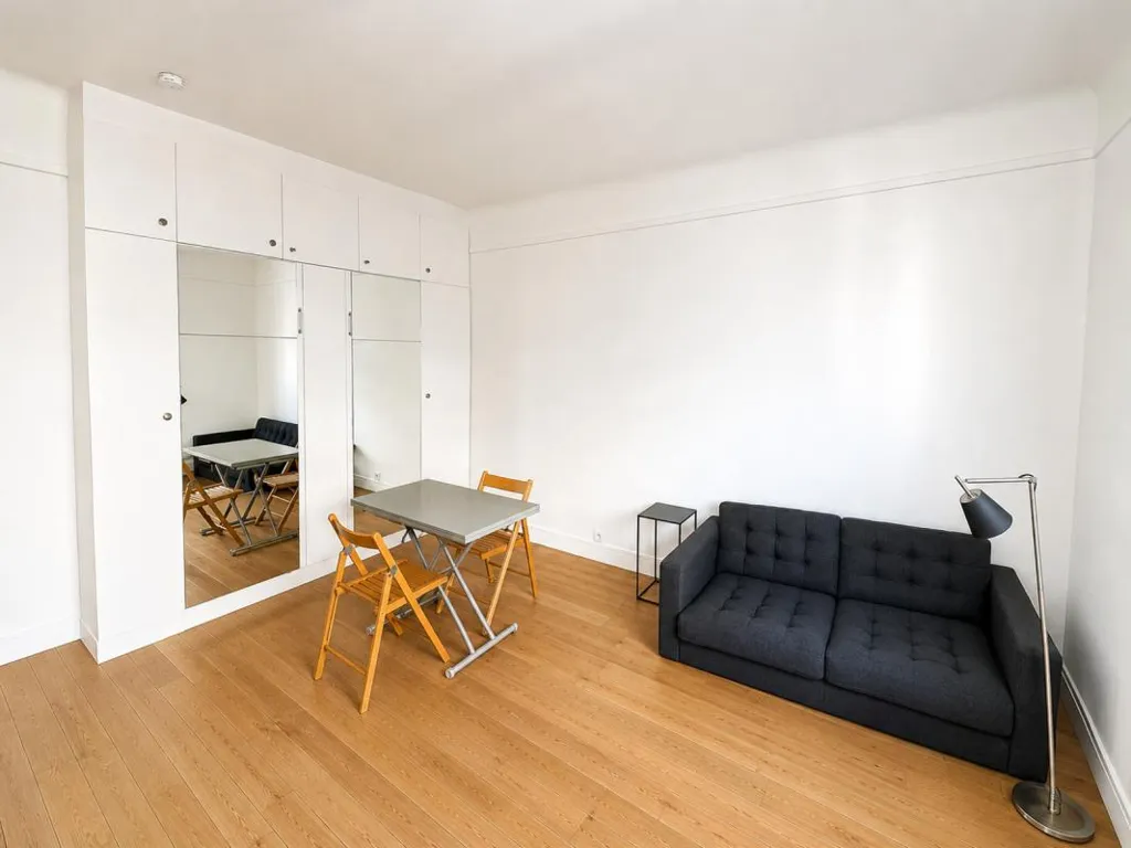 Living Room - Studio with Lift in Paris 7e
