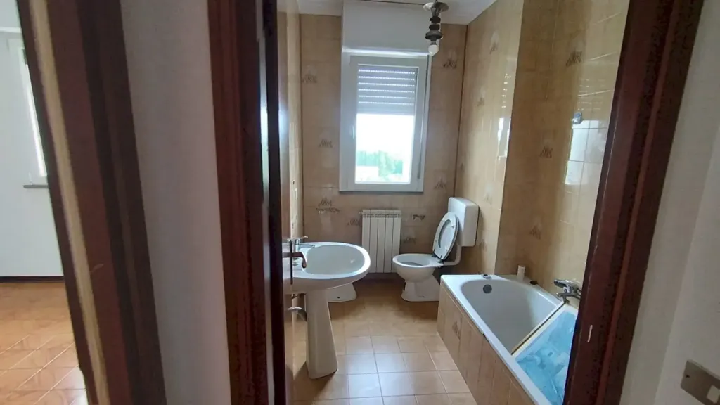 Salles de bain - Spacious Apartment with Balcony in Modena