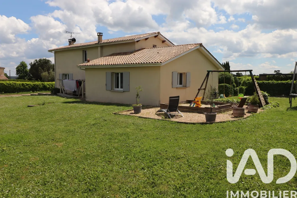 Jardin - Maison Contemporaine avec Piscine à Orignolles