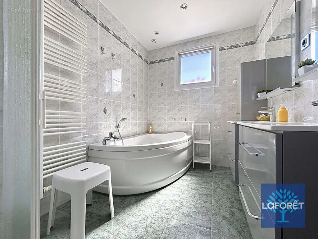 Bagni - House with Pool and Workshop near Nesmy