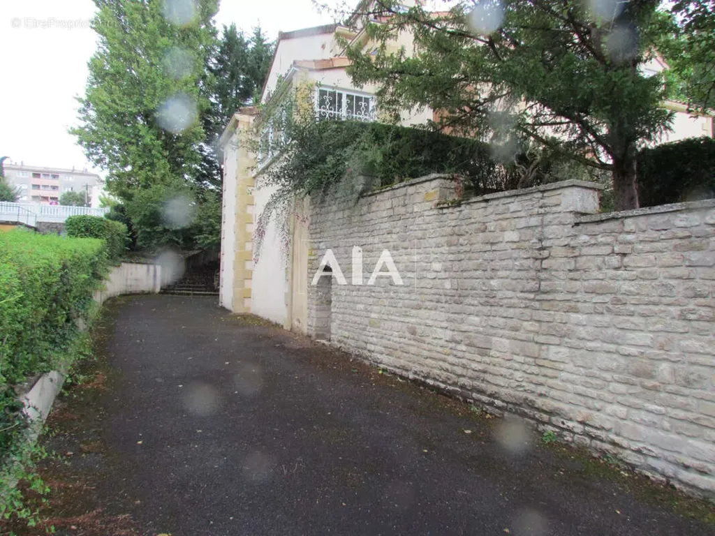 Extérieur - Maison Atypique avec Vue sur Rivière à Ruffec