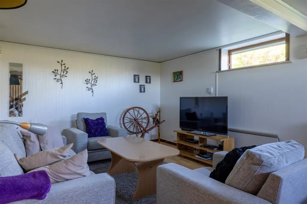 Elutuba - One-Storey Villa with Large Corner Plot in Hasslöv