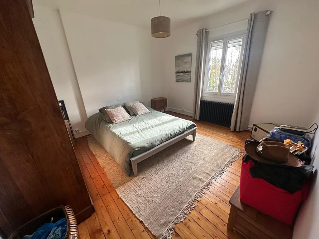 8-toaline maja asukohas Le Raincy