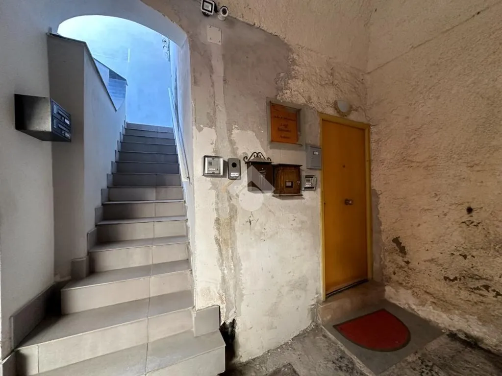 Pièces - Central Monolocale with Rental Income in Naples