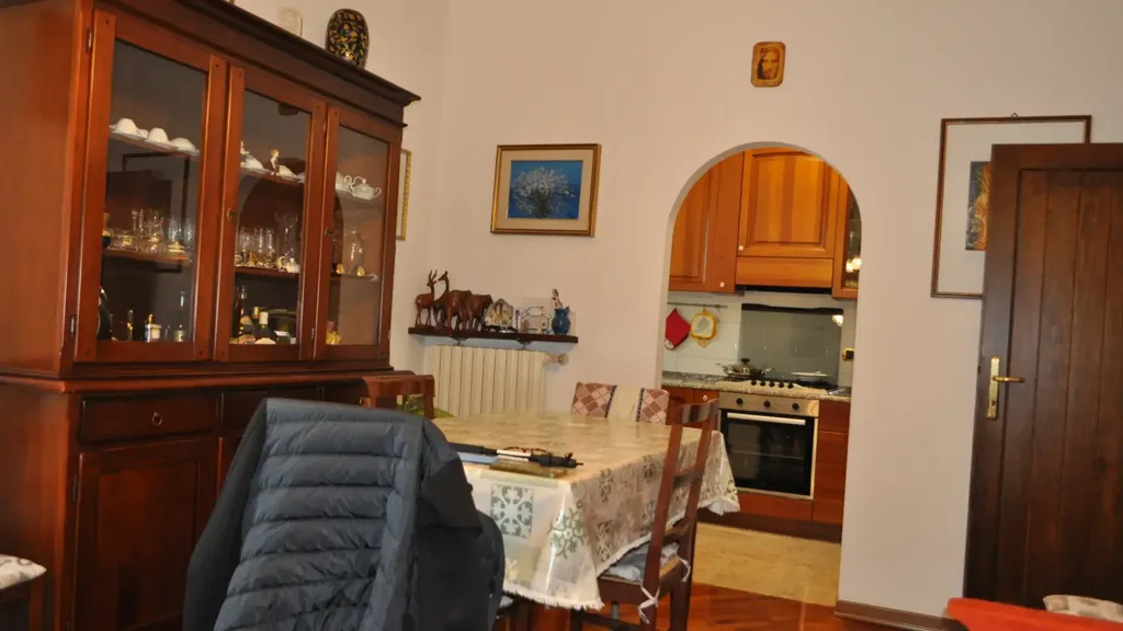 Söögituba - Three-Bedroom Apartment with Balcony in Bedonia
