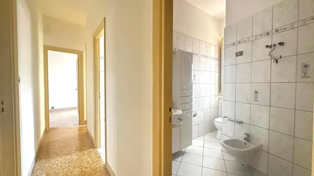 Salles de bain - 9-Room Apartment in Palermo's Historic Centre